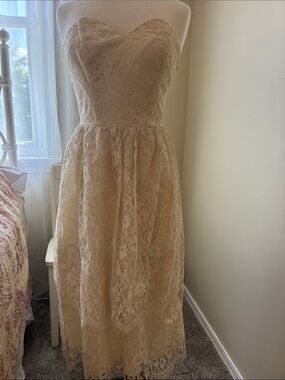 1980s Vintage Strapless Sweetheart Lace Midi Dress in Cream